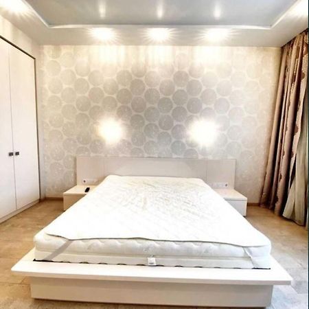 2-Bedroom Most City Center Area Apartment Dnipro Esterno foto
