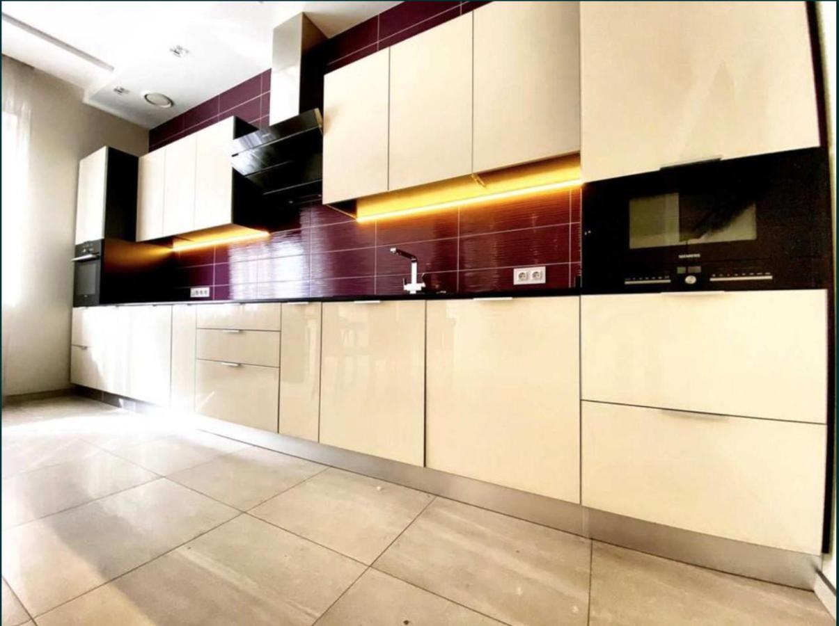 2-Bedroom Most City Center Area Apartment Dnipro Esterno foto