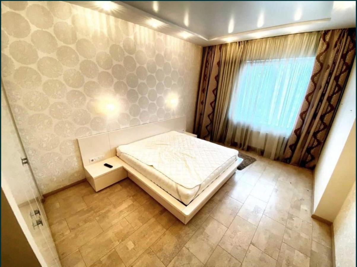 2-Bedroom Most City Center Area Apartment Dnipro Esterno foto