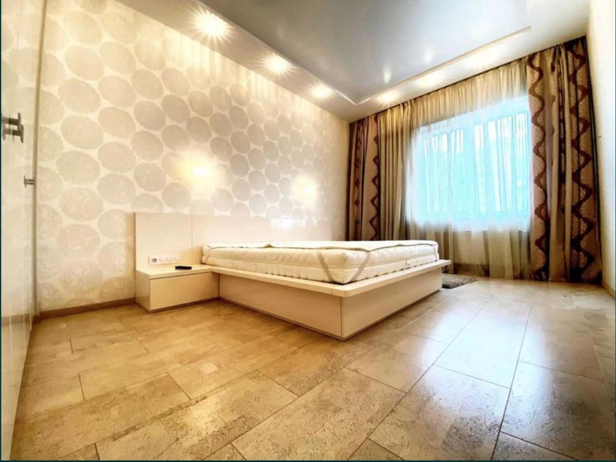 2-Bedroom Most City Center Area Apartment Dnipro Esterno foto